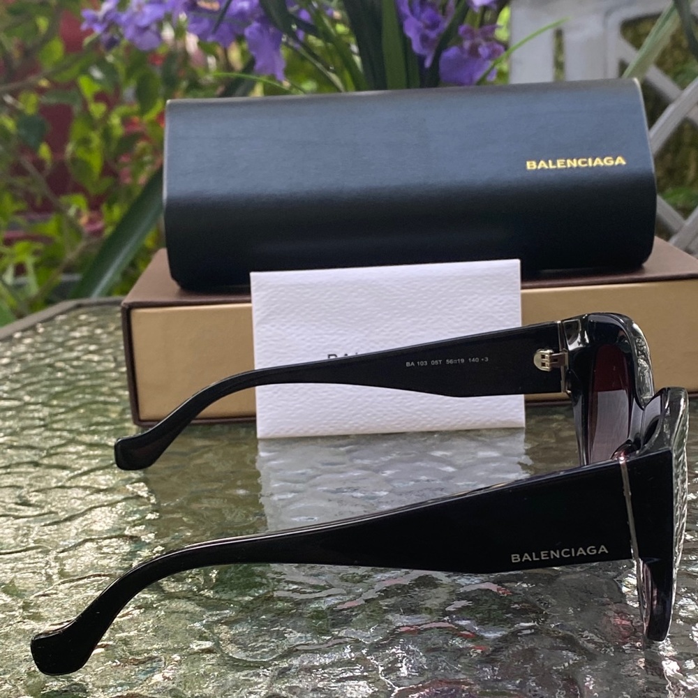 Balenciaga Black Logo Sunglasses - Picture 15 of 16
